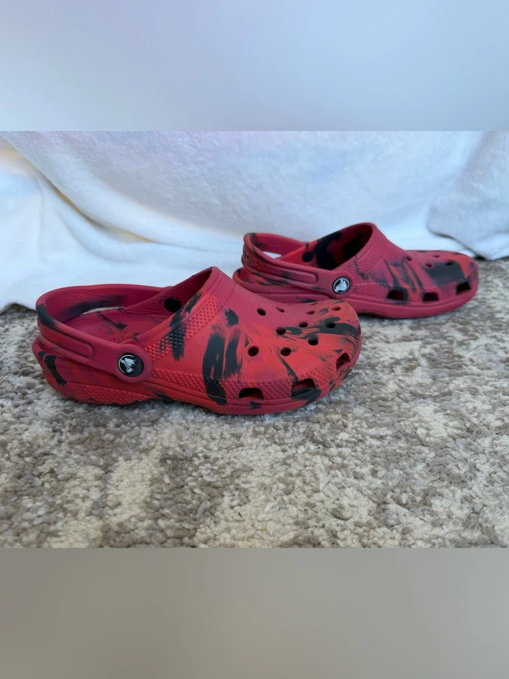 CROCS bright red